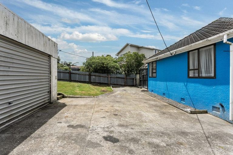 Photo of property in 15 Maher Place, Ranui, Porirua, 5024