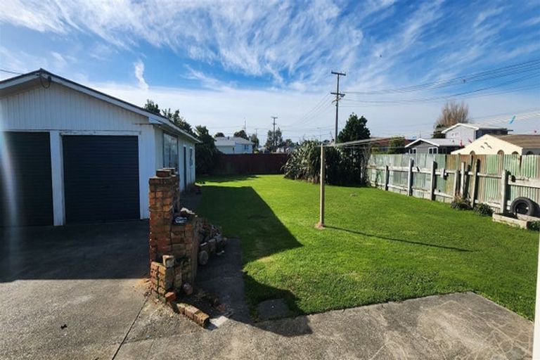 Photo of property in 21 Tongariro Street, Castlecliff, Whanganui, 4501