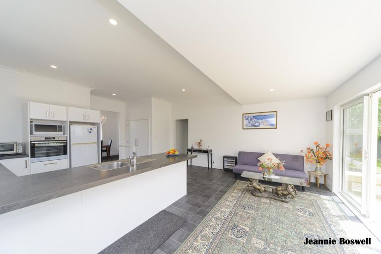Photo of property in 3 Vivian Street, Palmerston North, 4414