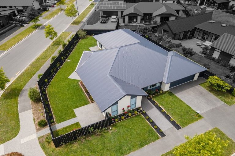 Photo of property in 37 Dunlops Crescent, Bottle Lake, Christchurch, 8083