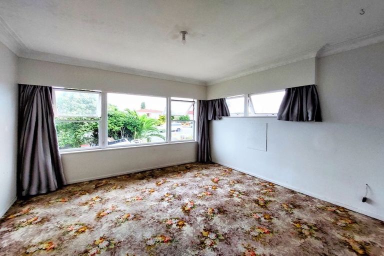 Photo of property in 187 Te Atatu Road, Te Atatu South, Auckland, 0610