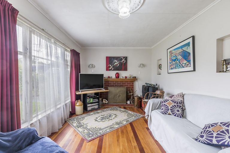 Photo of property in 6 Aotea Road, Glen Eden, Auckland, 0602
