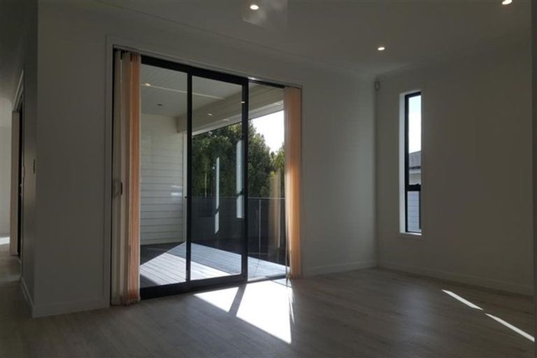 Photo of property in 8 Newport Place, Forrest Hill, Auckland, 0620