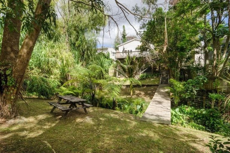 Photo of property in 26 Sunnyside Road, Sunnyvale, Auckland, 0612