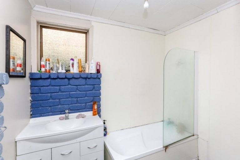 Photo of property in 115 Mangorei Road, Merrilands, New Plymouth, 4312