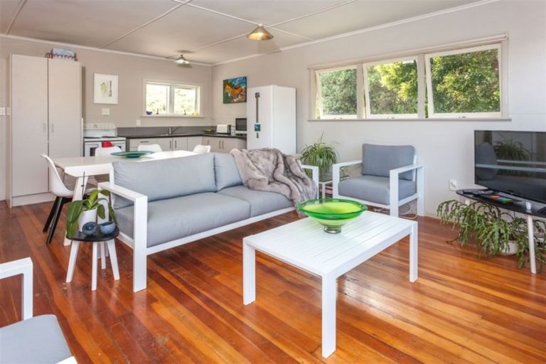 Photo of property in 4 Ocean Beach Road, Tairua, 3508