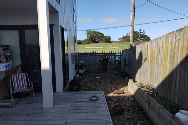 Photo of property in 38a Links Road, New Lynn, Auckland, 0600