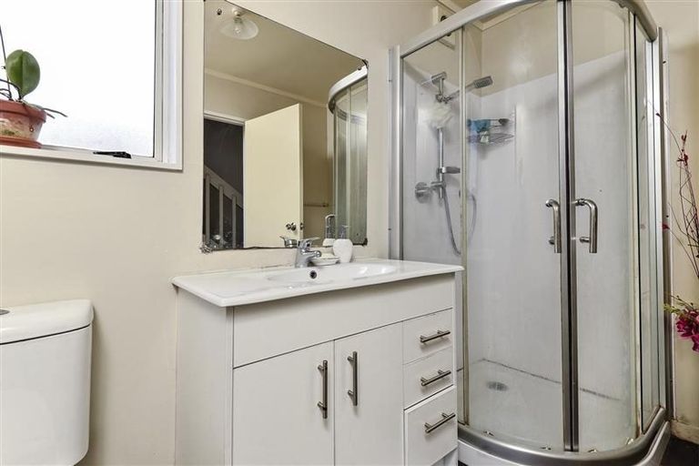 Photo of property in 2/10 Rewa Street, New Lynn, Auckland, 0600