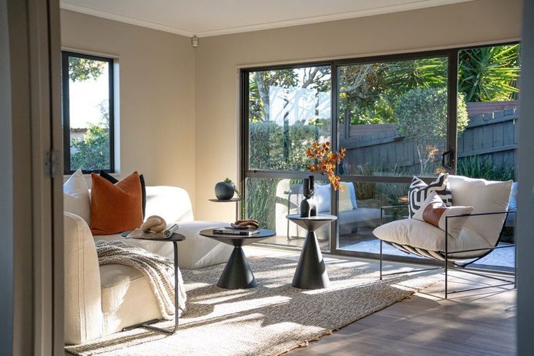 Photo of property in 18 Mckinley Road, Sunnyvale, Auckland, 0612