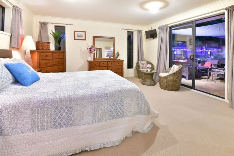 Photo of property in 11 Roberta Crescent, Orewa, 0931