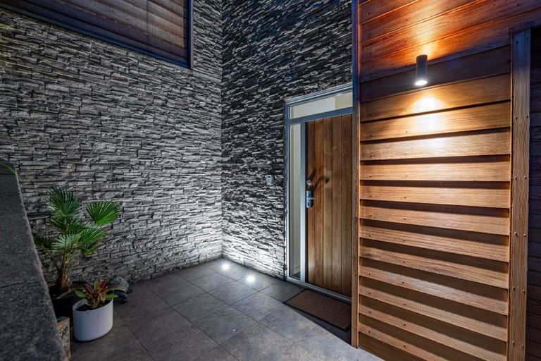Photo of property in 12 Leatham Avenue, Strandon, New Plymouth, 4312