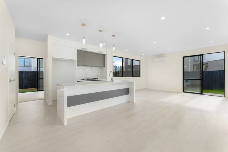 Photo of property in 53 Sunnyheights Road, Orewa, 0931