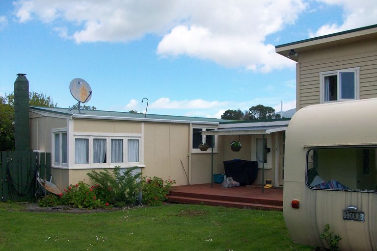 Photo of property in 2 Pokohui Avenue, Raglan, 3225