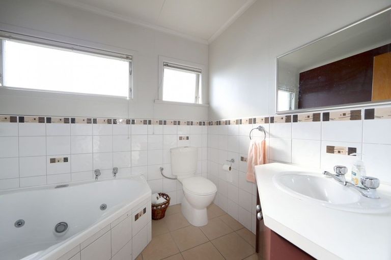 Photo of property in 118 Conway Street, Mayfair, Hastings, 4122