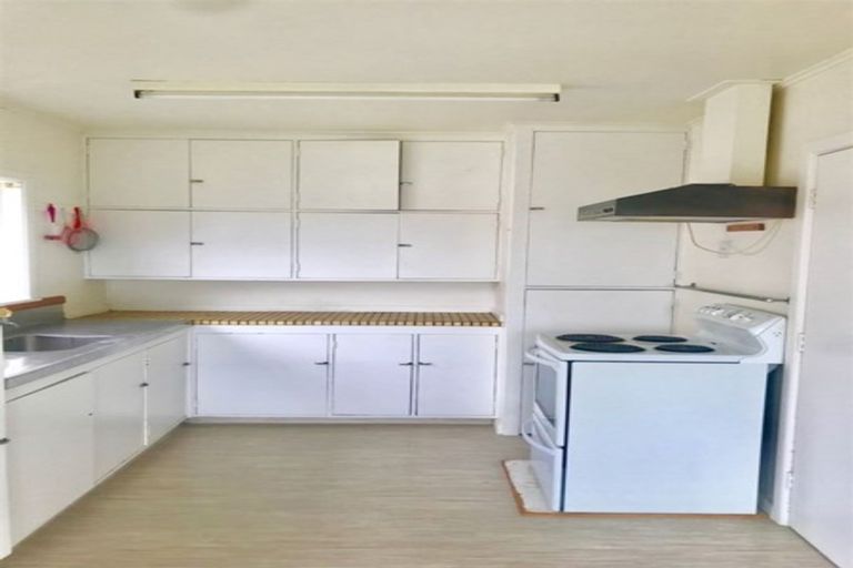 Photo of property in 590 Beach Road, Rothesay Bay, Auckland, 0630