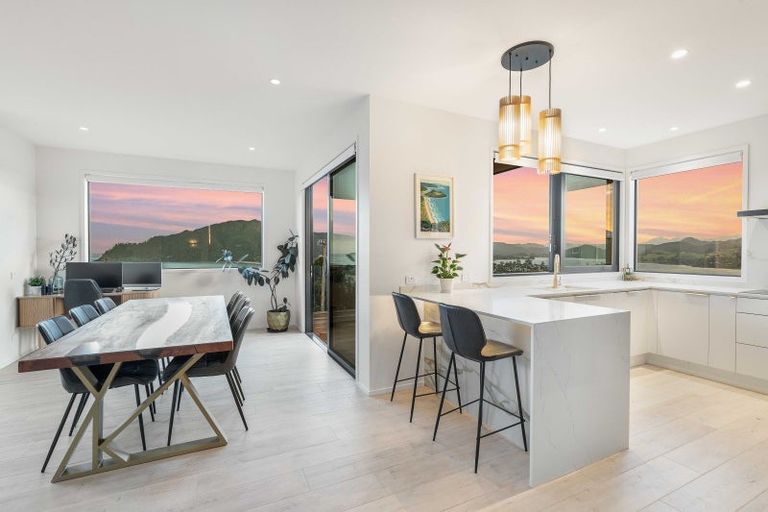 Photo of property in 196 Paku Drive, Tairua, 3508