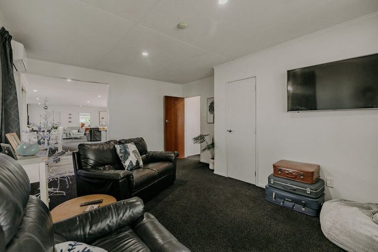 Photo of property in 35 Stillwater Place, Westbrook, Palmerston North, 4412