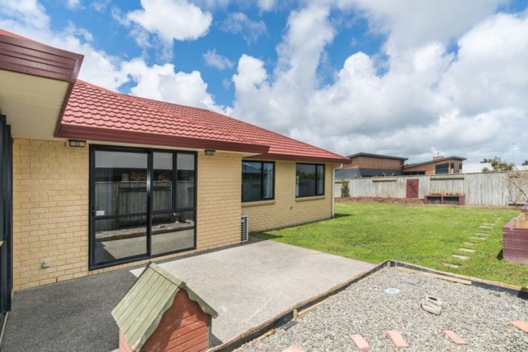 Photo of property in 38 Branigan Parade, Kelvin Grove, Palmerston North, 4414