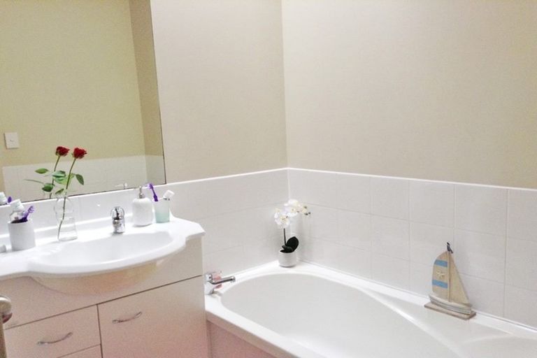 Photo of property in 4 Barnea Circle, Glen Eden, Auckland, 0602