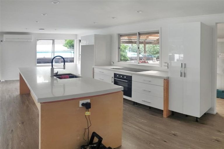 Photo of property in 32 Becker Drive, Weymouth, Auckland, 2103