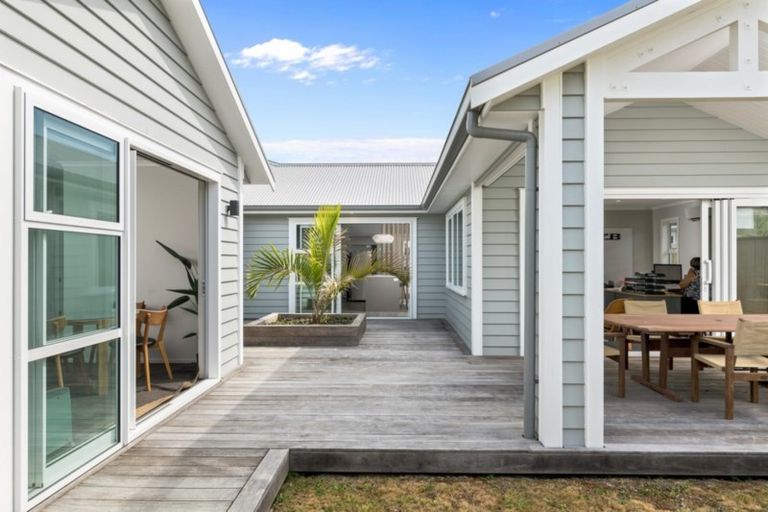 Photo of property in 21 Puhirake Crescent, Pyes Pa, Tauranga, 3112