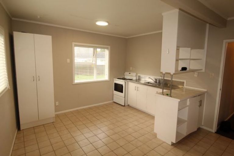 Photo of property in 47 Castleford Street, Green Bay, Auckland, 0604
