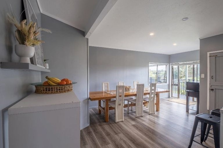 Photo of property in 2656 South Head Road, South Head, Helensville, 0874