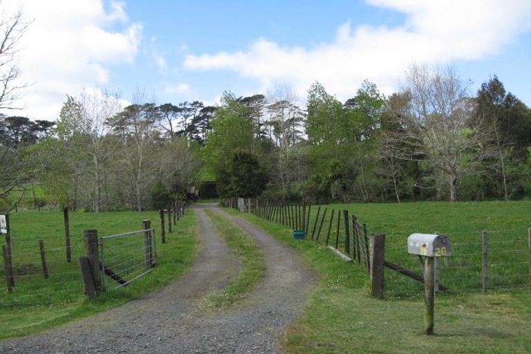 Photo of property in 20 Anzac Valley Road, Waitakere, Auckland, 0816