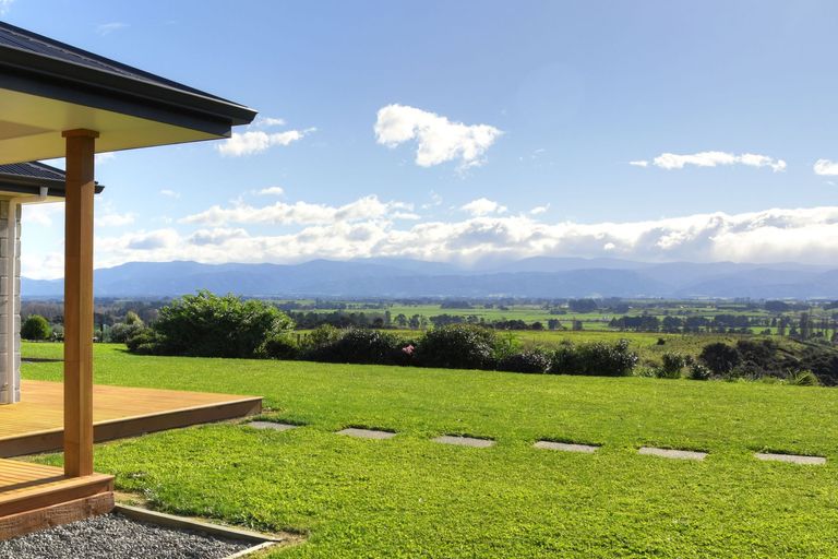 Photo of property in 75 Ahiaruhe Road, Ahiaruhe, Carterton, 5792