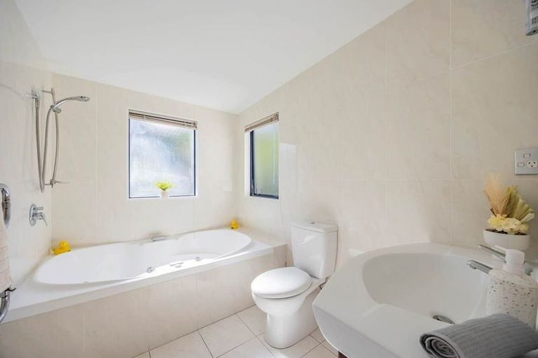 Photo of property in 23 Mariners View Road, Beach Haven, Auckland, 0626