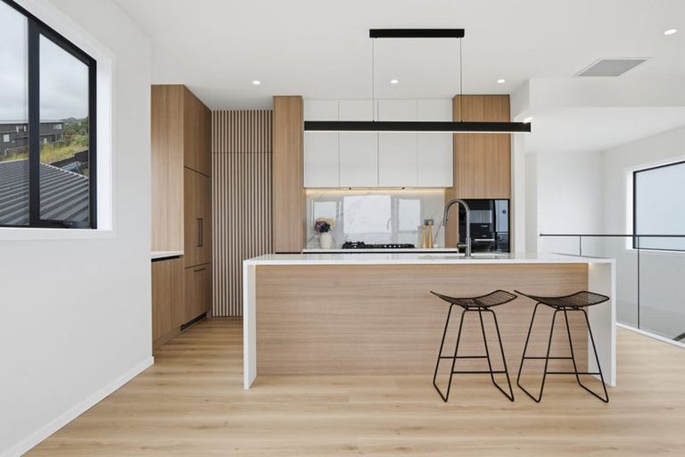 Photo of property in 3 Makumaku Place, Long Bay, Auckland, 0630