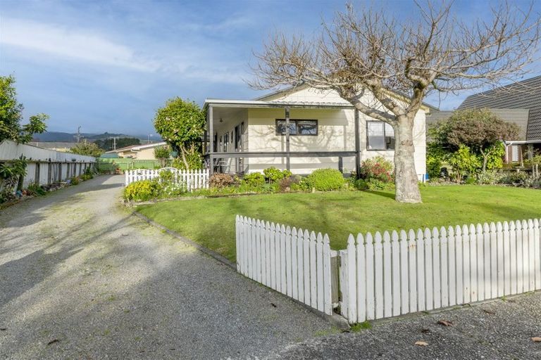 Photo of property in 6 Renata Road, Otaki, 5512