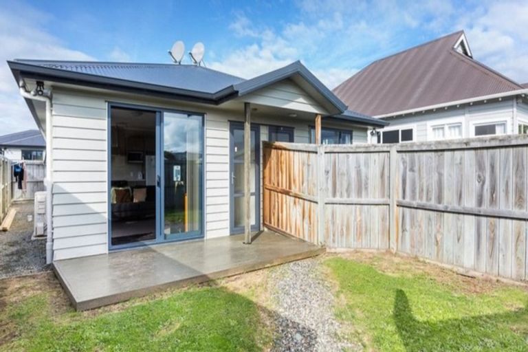 Photo of property in 1/63 Royal Crescent, Saint Kilda, Dunedin, 9012