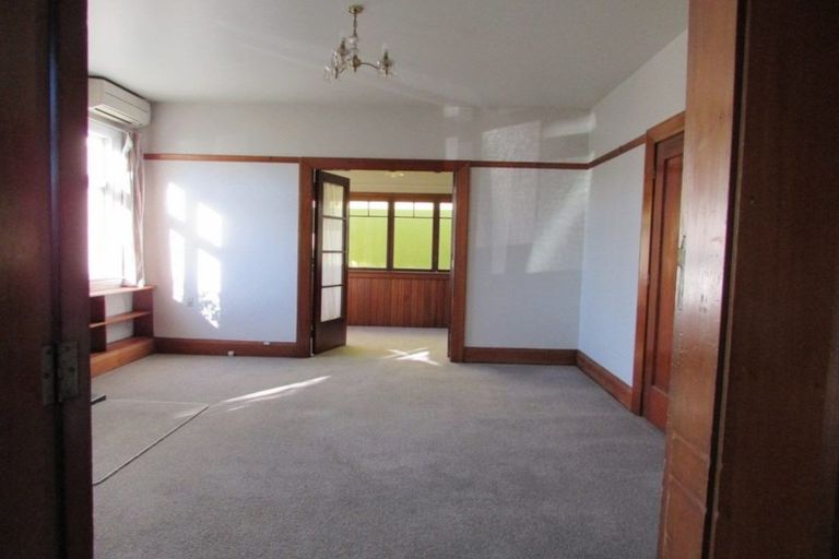 Photo of property in 100 Shakespeare Road, Waltham, Christchurch, 8023