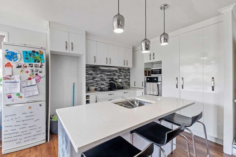 Photo of property in 26 Sunline Avenue, Massey, Auckland, 0614