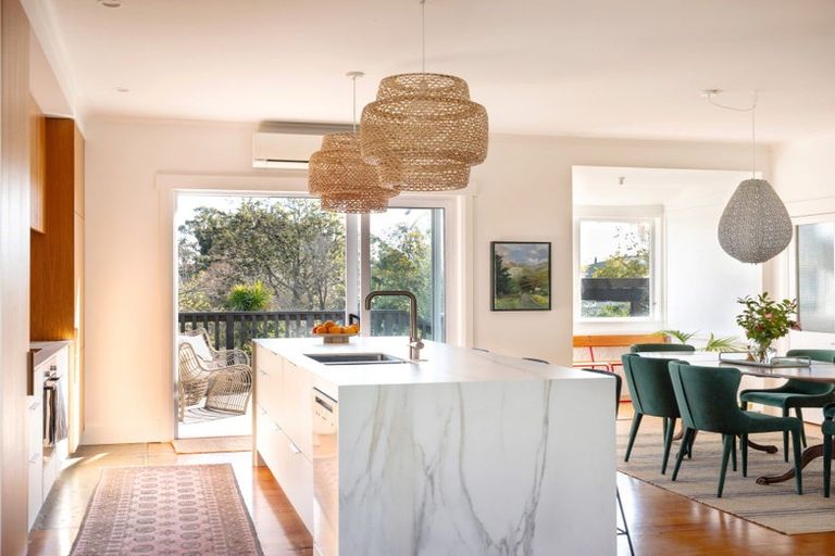 Photo of property in 55 Napier Terrace, Hospital Hill, Napier, 4110