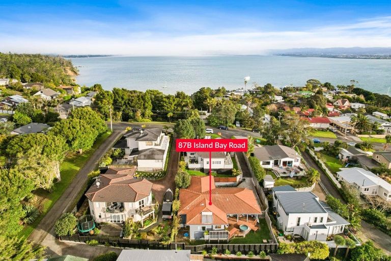 Photo of property in 2/87 Island Bay Road, Beach Haven, Auckland, 0626