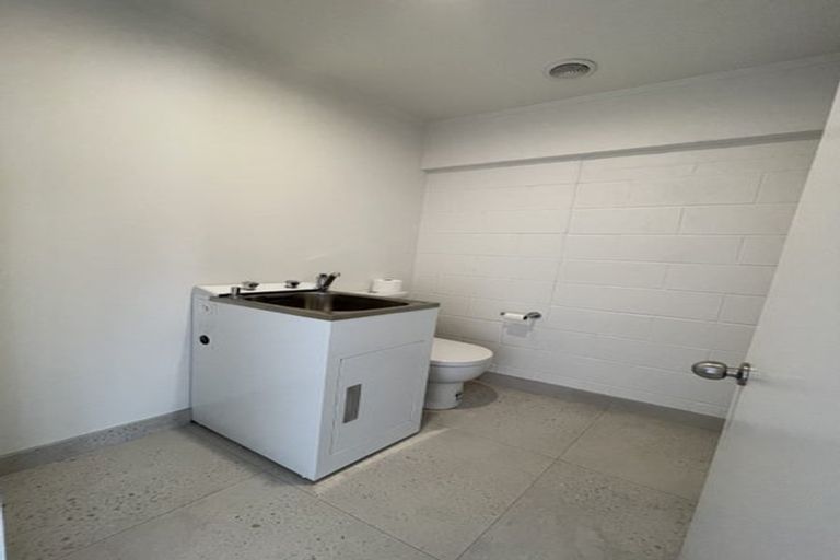 Photo of property in 1/5 Glen Road, Browns Bay, Auckland, 0630