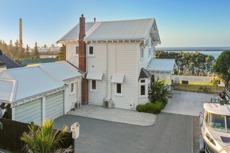 Photo of property in 68 Whiteley Street, Moturoa, New Plymouth, 4310