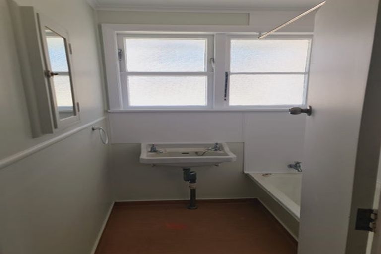 Photo of property in 16 Avon Terrace, Roslyn, Palmerston North, 4414