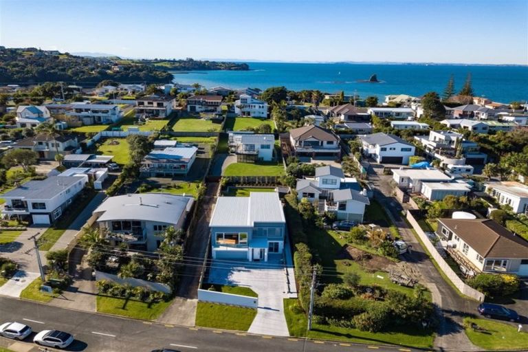 Photo of property in 17 Tindalls Bay Road, Tindalls Beach, Whangaparaoa, 0930