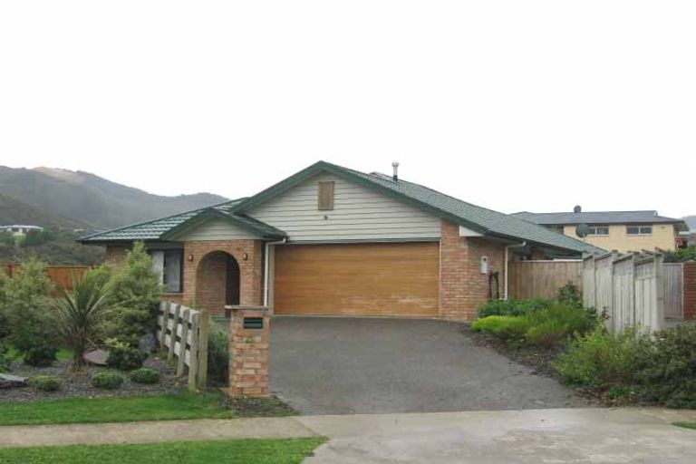 Photo of property in 4 Garrett Place, Riverstone Terraces, Upper Hutt, 5018