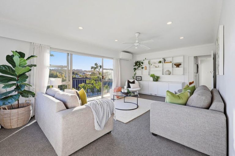 Photo of property in 5 Liston Crescent, Cockle Bay, Auckland, 2014