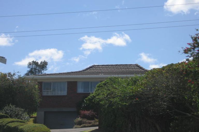Photo of property in 2/15 Battle Place, Glenfield, Auckland, 0629