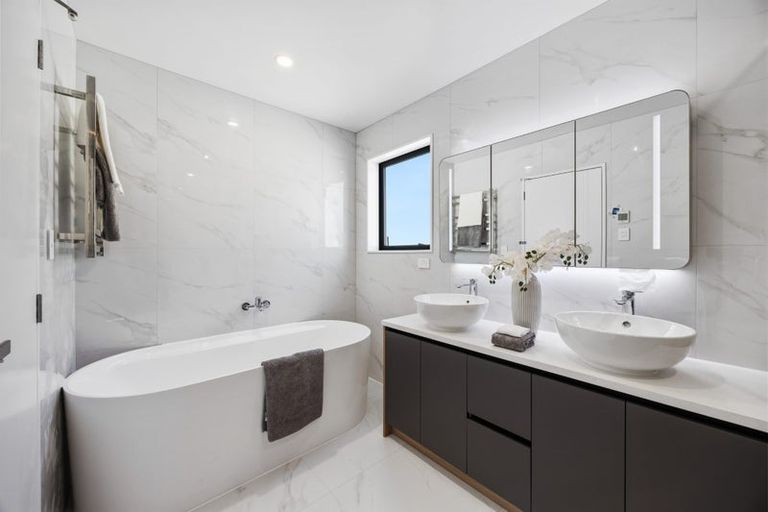 Photo of property in 11 Mill Hill Close, Flat Bush, 2019