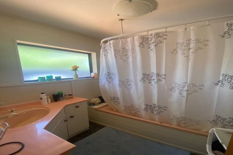 Photo of property in 3/76 Kaurilands Road, Titirangi, Auckland, 0604