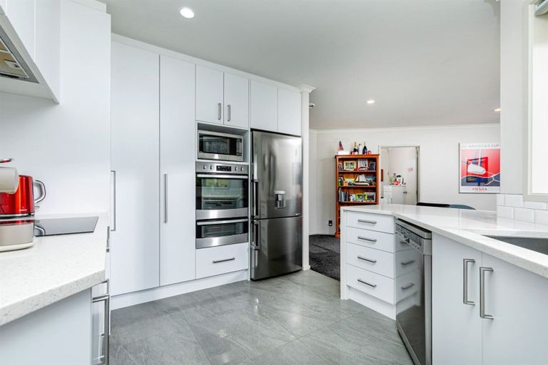 Photo of property in 47 San Marino Drive West, Henderson, Auckland, 0612