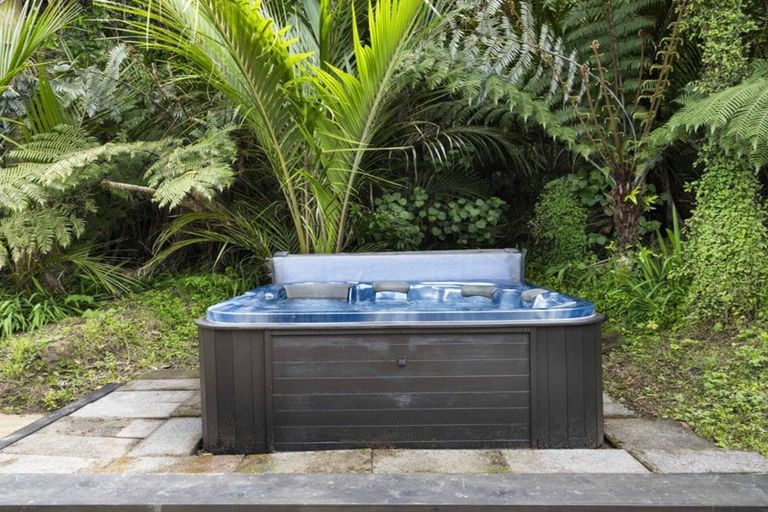 Photo of property in 3 Huia Road, Titirangi, Auckland, 0604