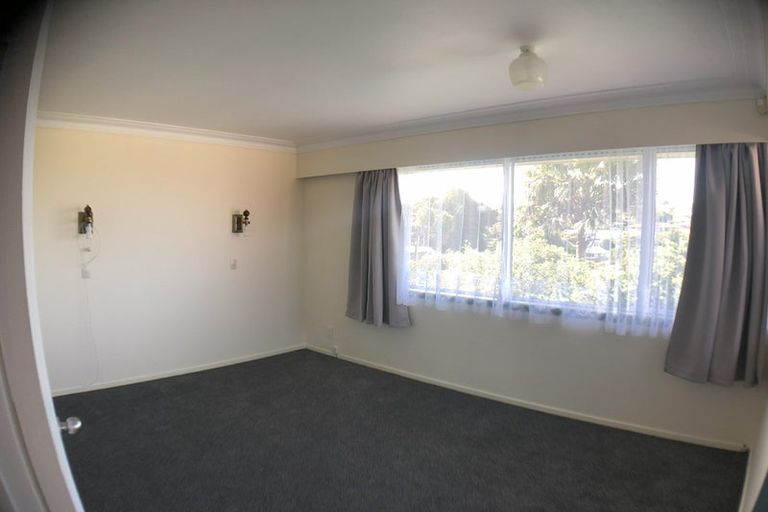 Photo of property in 61 Raleigh Road, Northcote, Auckland, 0627