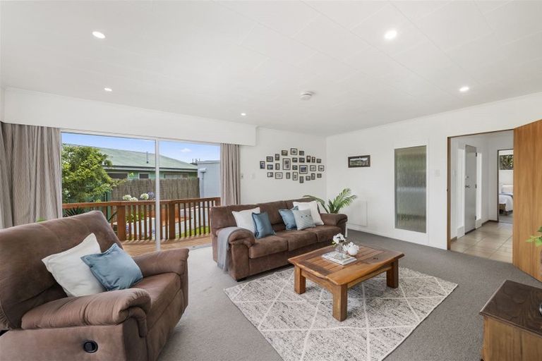 Photo of property in 1 Forth Place, Papakowhai, Porirua, 5024